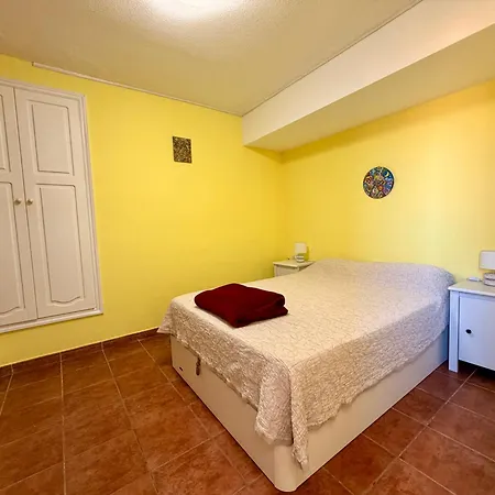 2 Bd With Stunning View Apartment *