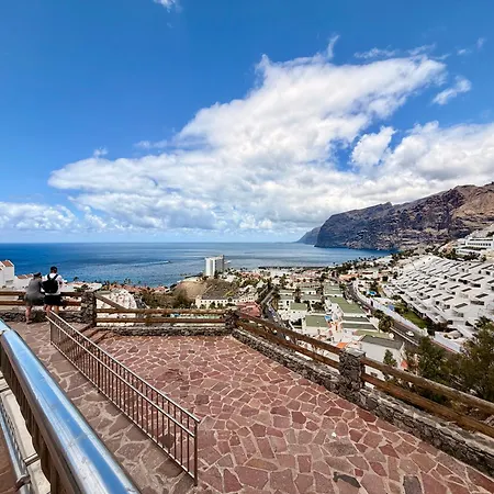 2 Bd With Stunning View Apartment *