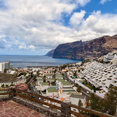 2 Bd With Stunning View Apartment